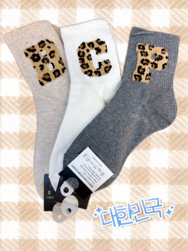 韓系豹紋字母中筒襪